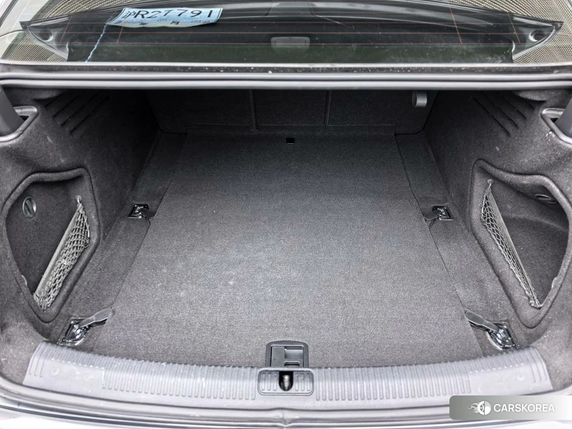 Audi A4L id 4452708 из Китая 10