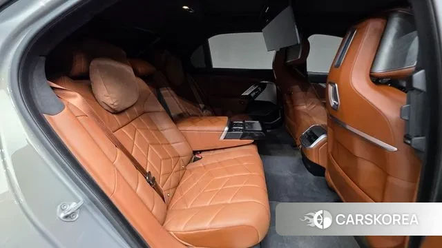 BMW 7 Series (G70) id 3273072 из Кореи 10