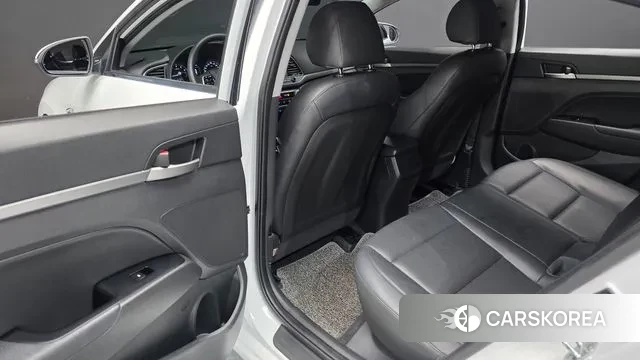 Hyundai Avante AD id 3045657 из Кореи 10