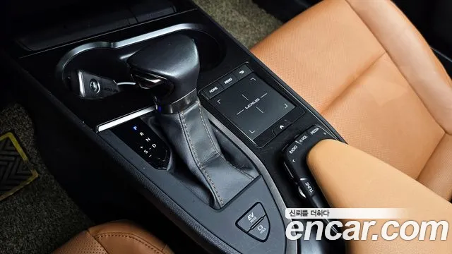 Lexus UX250h id 2674486 из Кореи 10