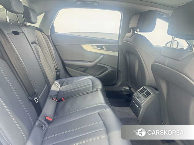 Audi A4L id 4301132 из Китая 10