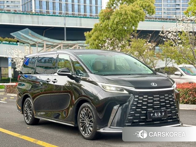Lexus LM id 4297799 из Китая 10