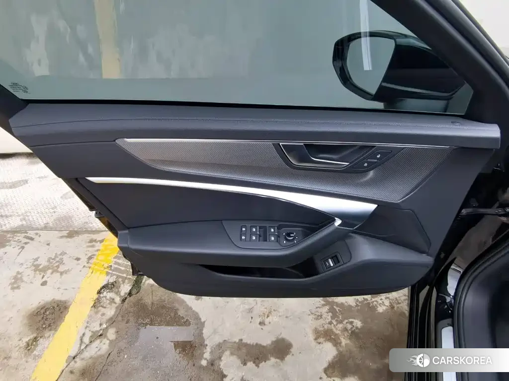 Audi A6L id 4644583 из Китая 10