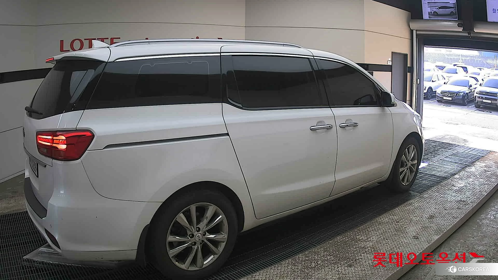 Kia Carnival id 3888409 из Кореи 10