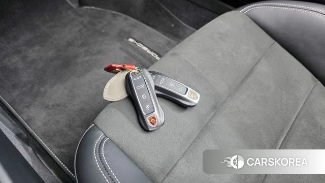 Porsche 911(992) id 4565916 из Кореи 10