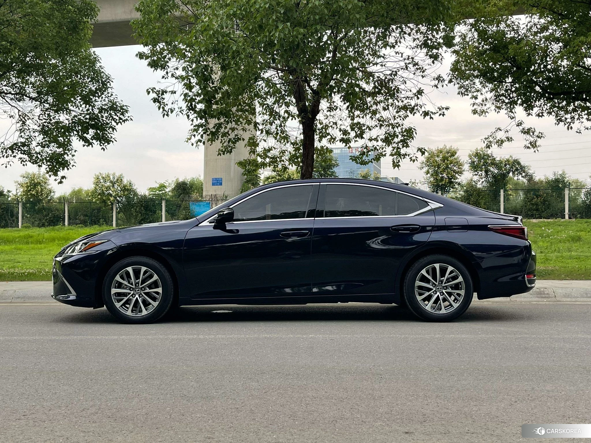 Lexus ES id 4453965 из Китая 10