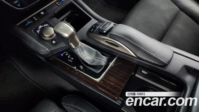 Lexus New ES300h id 2629604 из Кореи 10