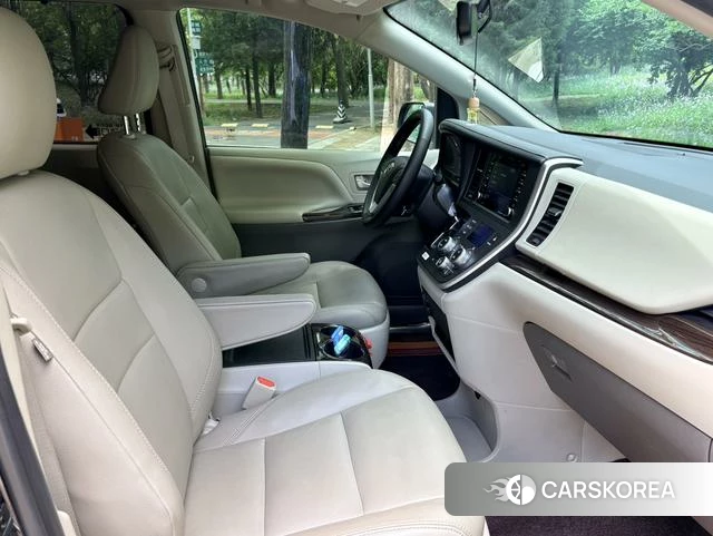 Toyota Sienna id 4253475 из Китая 10