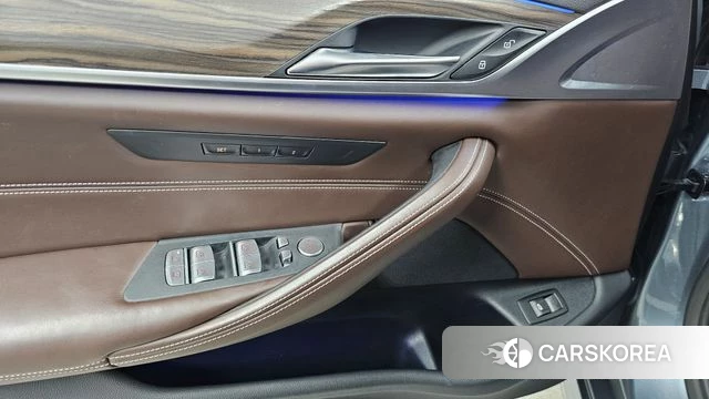 BMW 5 Series (G30) id 4586735 из Кореи 10
