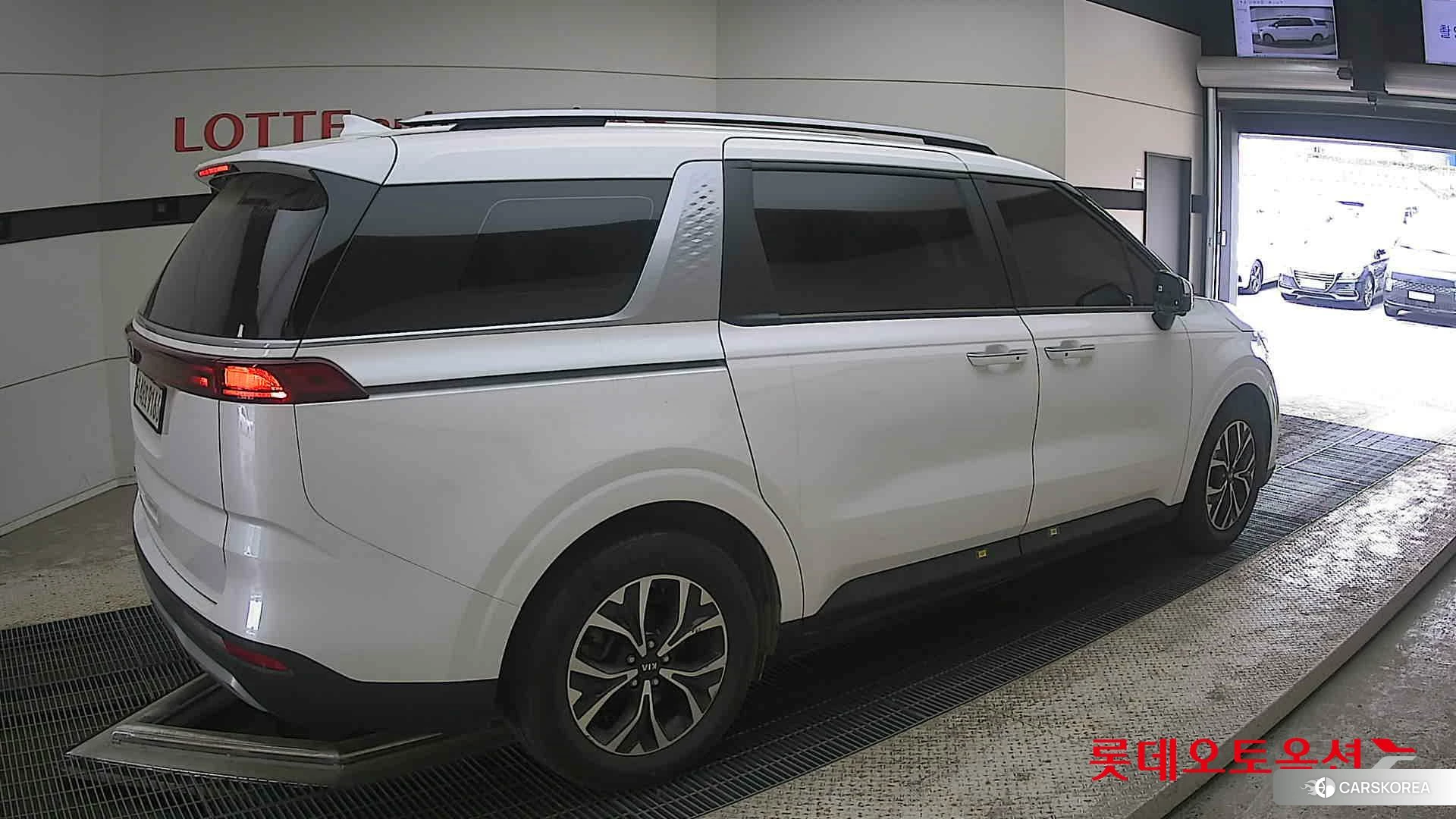 Kia Carnival id 4289573 из Кореи 10