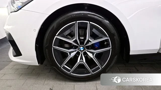 BMW 5 Series (G60) id 3467186 из Кореи 10