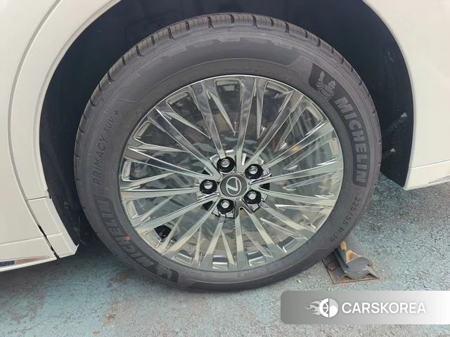 Lexus LM id 4259832 из Китая 10