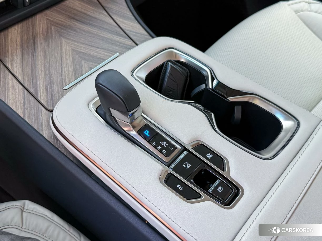 Lexus LM id 4452994 из Китая 10
