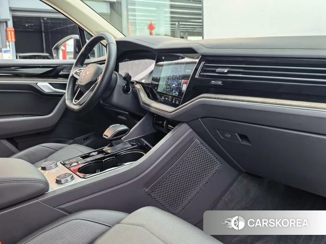 Volkswagen Touareg id 4274325 из Китая 10