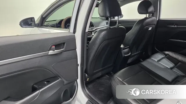 Hyundai Avante AD id 3789596 из Кореи 10