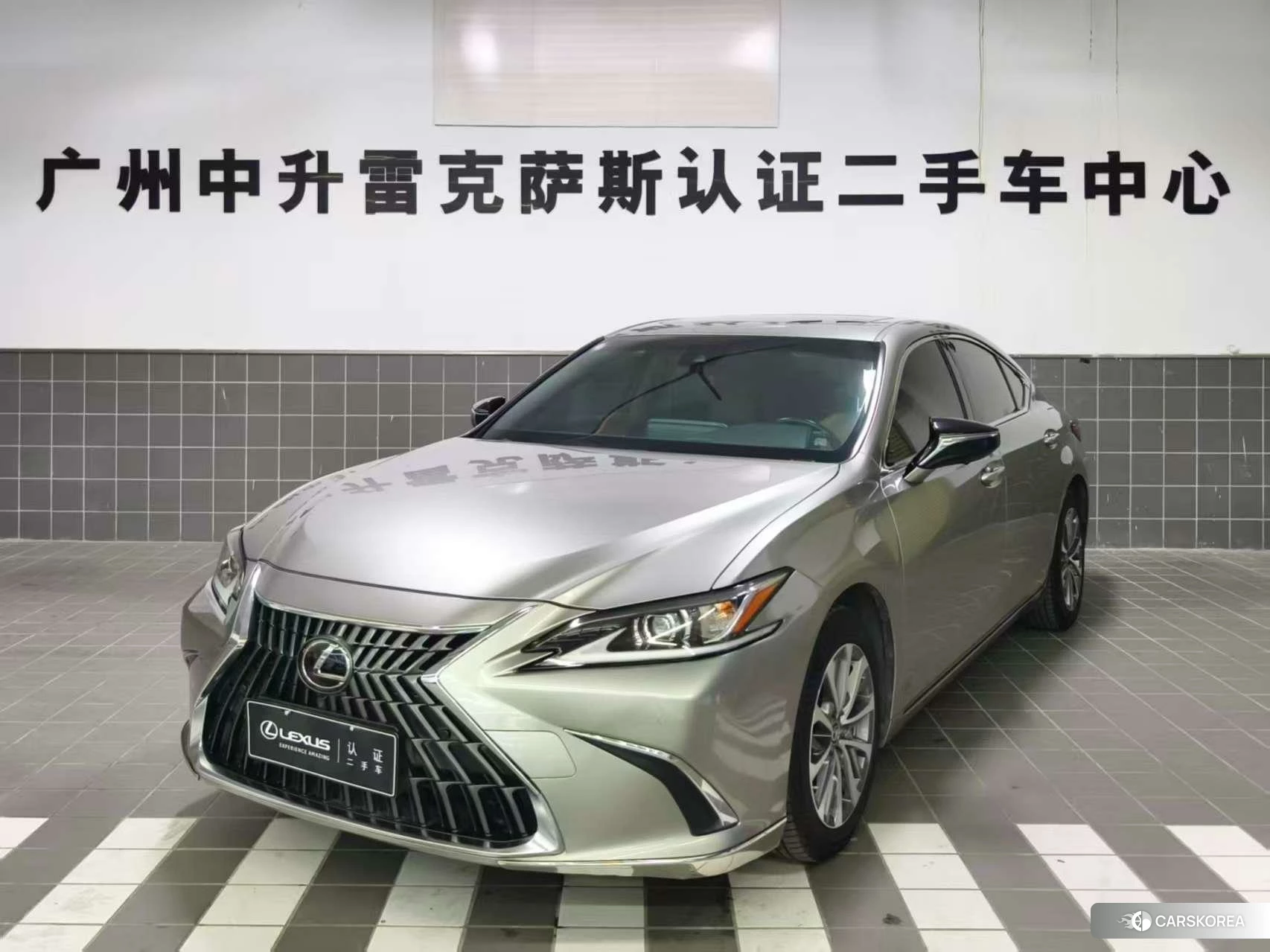 Lexus ES id 4406144 из Китая 10