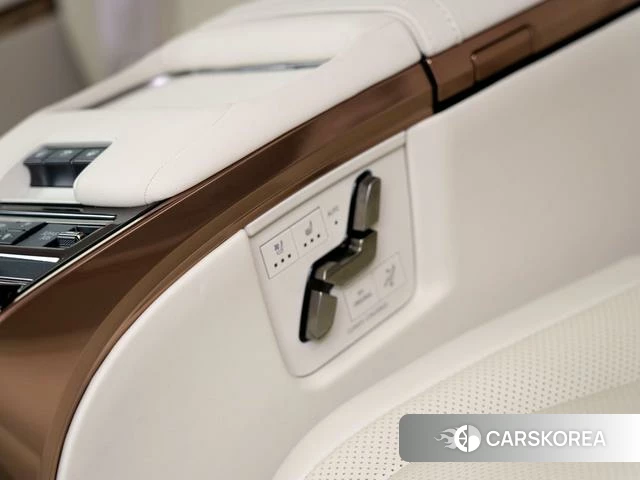 Lexus LM id 3939360 из Китая 10