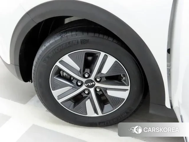 Kia The New Niro id 3707938 из Кореи 10