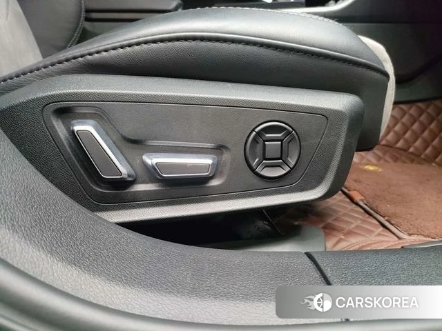 Audi A6L id 4290442 из Китая 10
