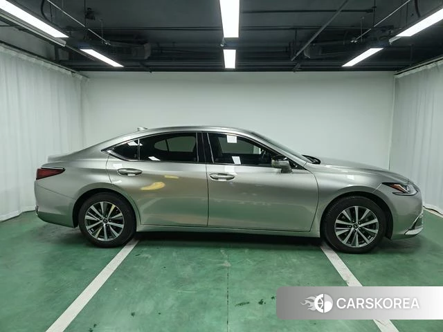 Lexus ES id 4208587 из Китая 10