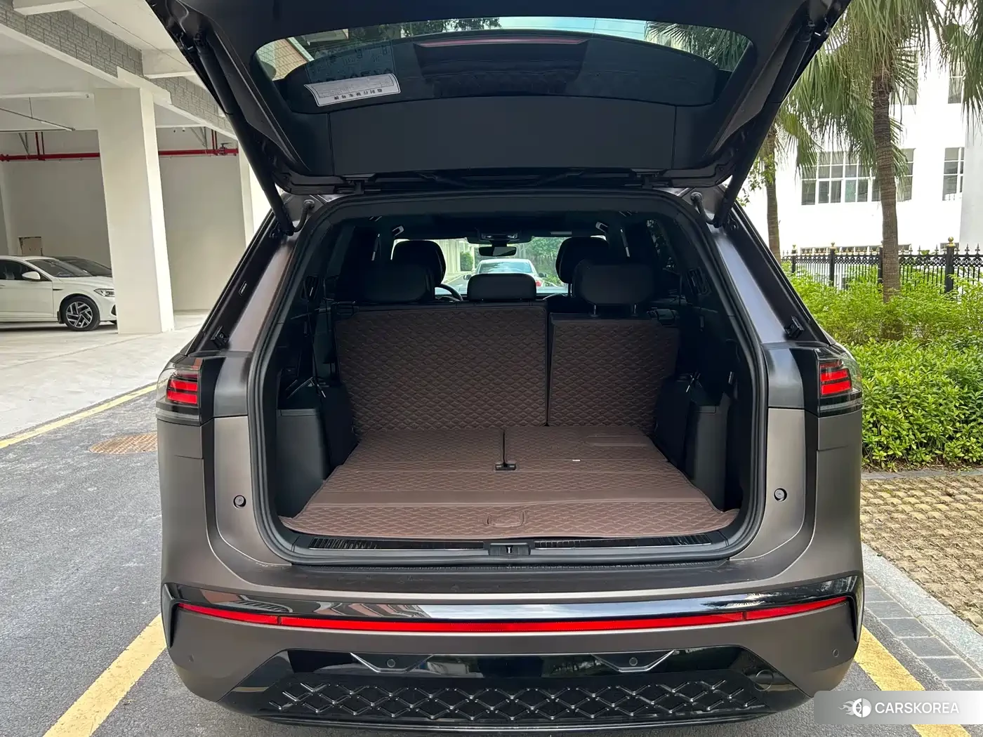 Volkswagen Touareg id 4601150 из Китая 10