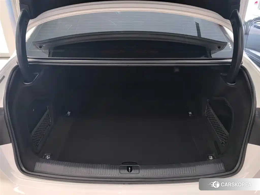 Audi A4L id 4576588 из Китая 10