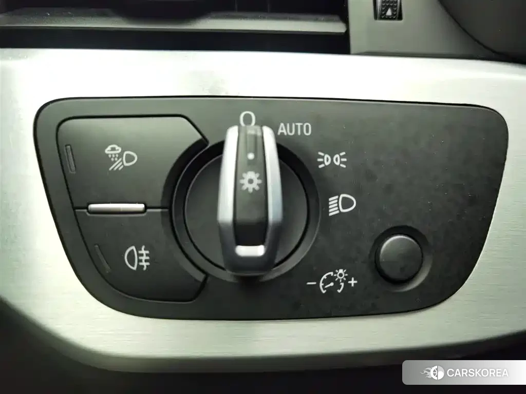 Audi A4L id 4655137 из Китая 10