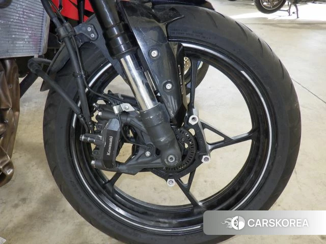 Kawasaki ZX-4R SE id 3949356 из Японии 10