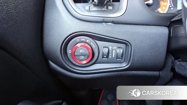 Jeep Renegade id 3429365 из Кореи 10