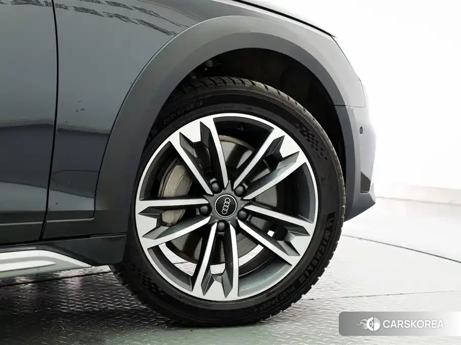 Audi A4L id 4644447 из Китая 10