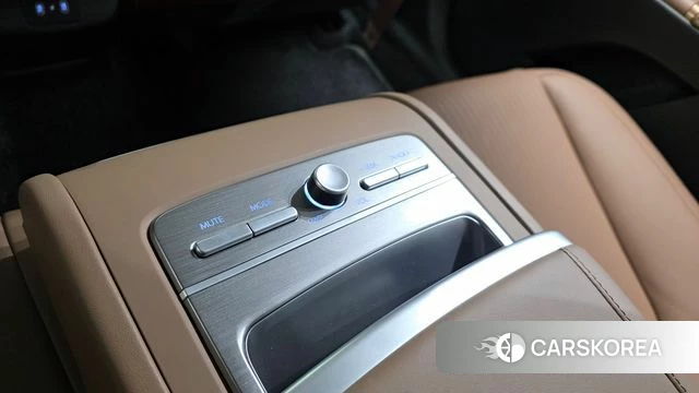 Hyundai Grandeur (GN7) id 4194627 из Кореи 10