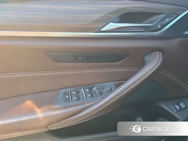 BMW 5 Series (G30) id 3736857 из Кореи 10