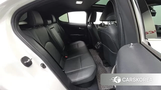 Lexus UX250h id 3556688 из Кореи 10