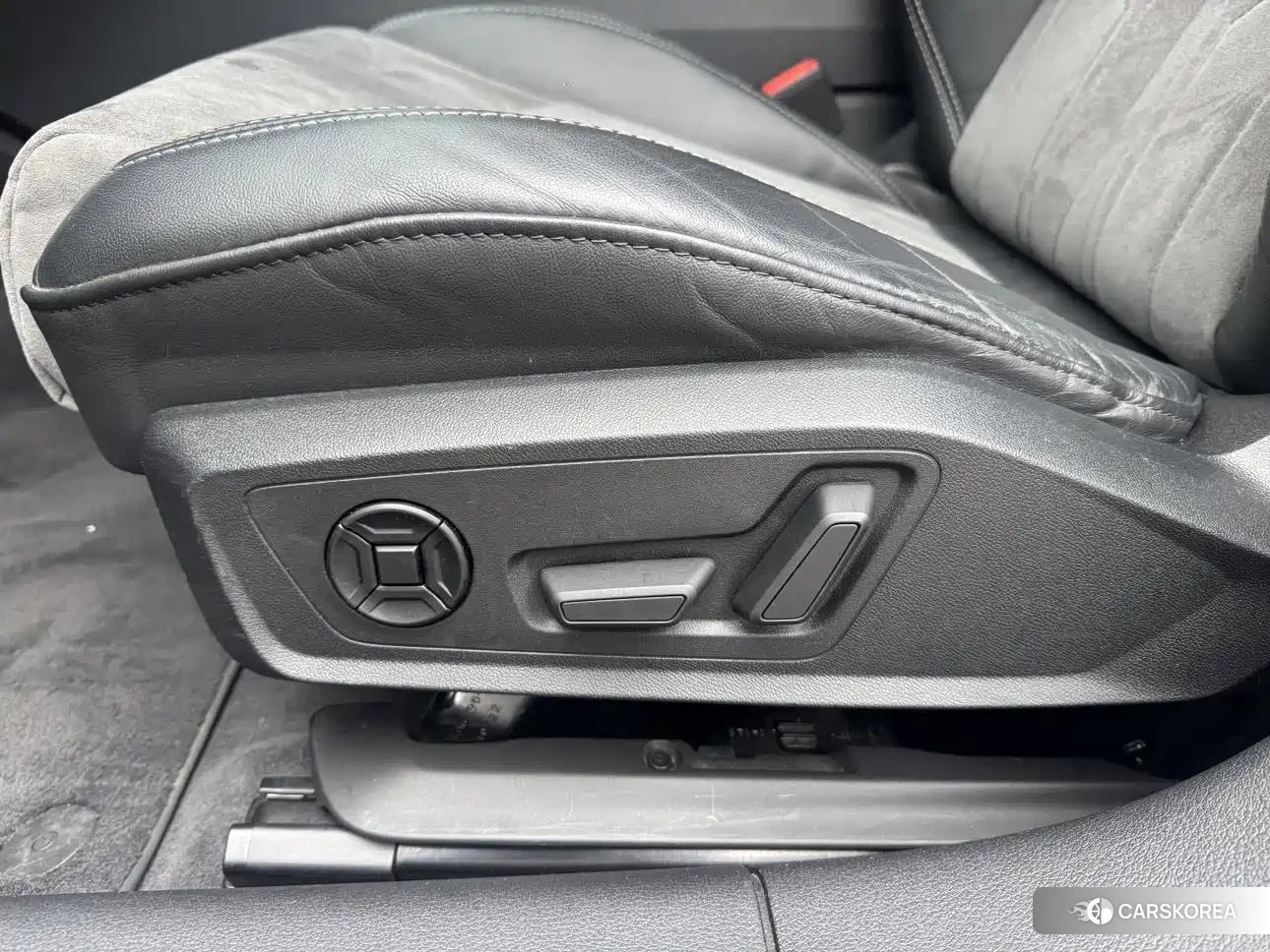 Audi A6L id 4674463 из Китая 10