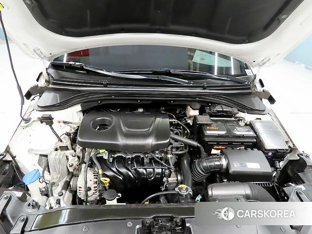 Hyundai Avante AD id 3853834 из Кореи 10