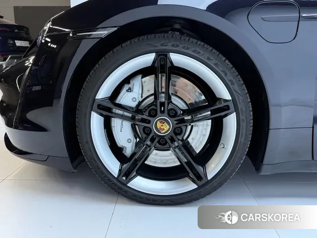 Porsche Taycan id 3063516 из Кореи 10