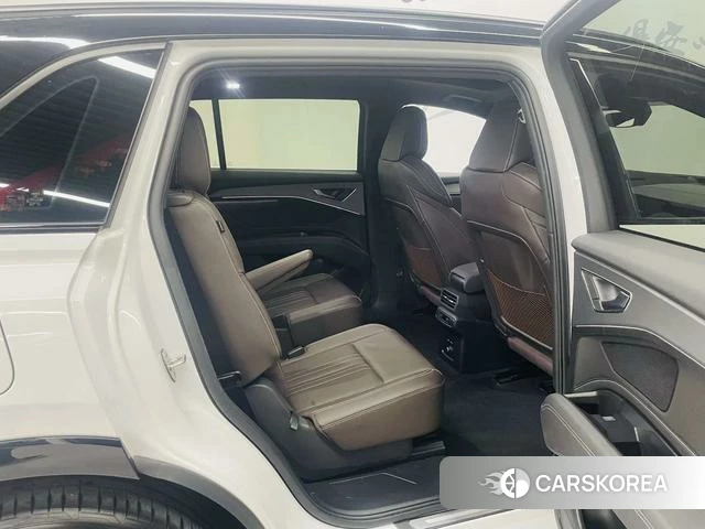 Audi Q5 e-tron id 4242355 из Китая 10