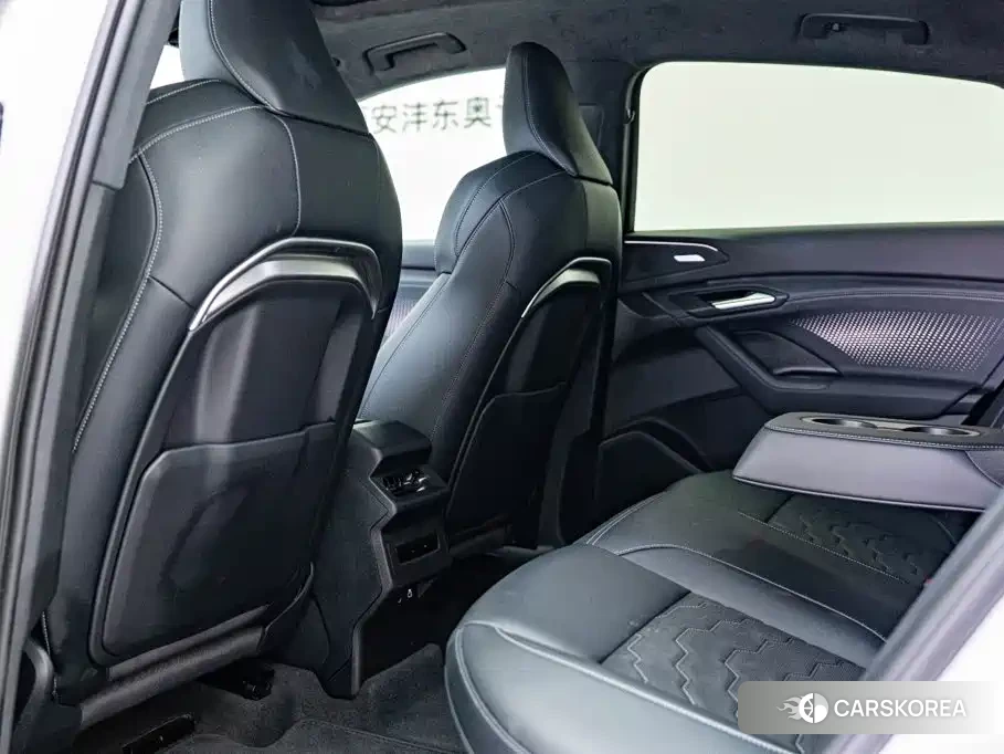 Audi Q6L Sportback id 4601755 из Китая 10