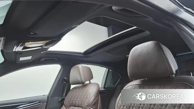 BMW 5 Series (G30) id 3572588 из Кореи 10