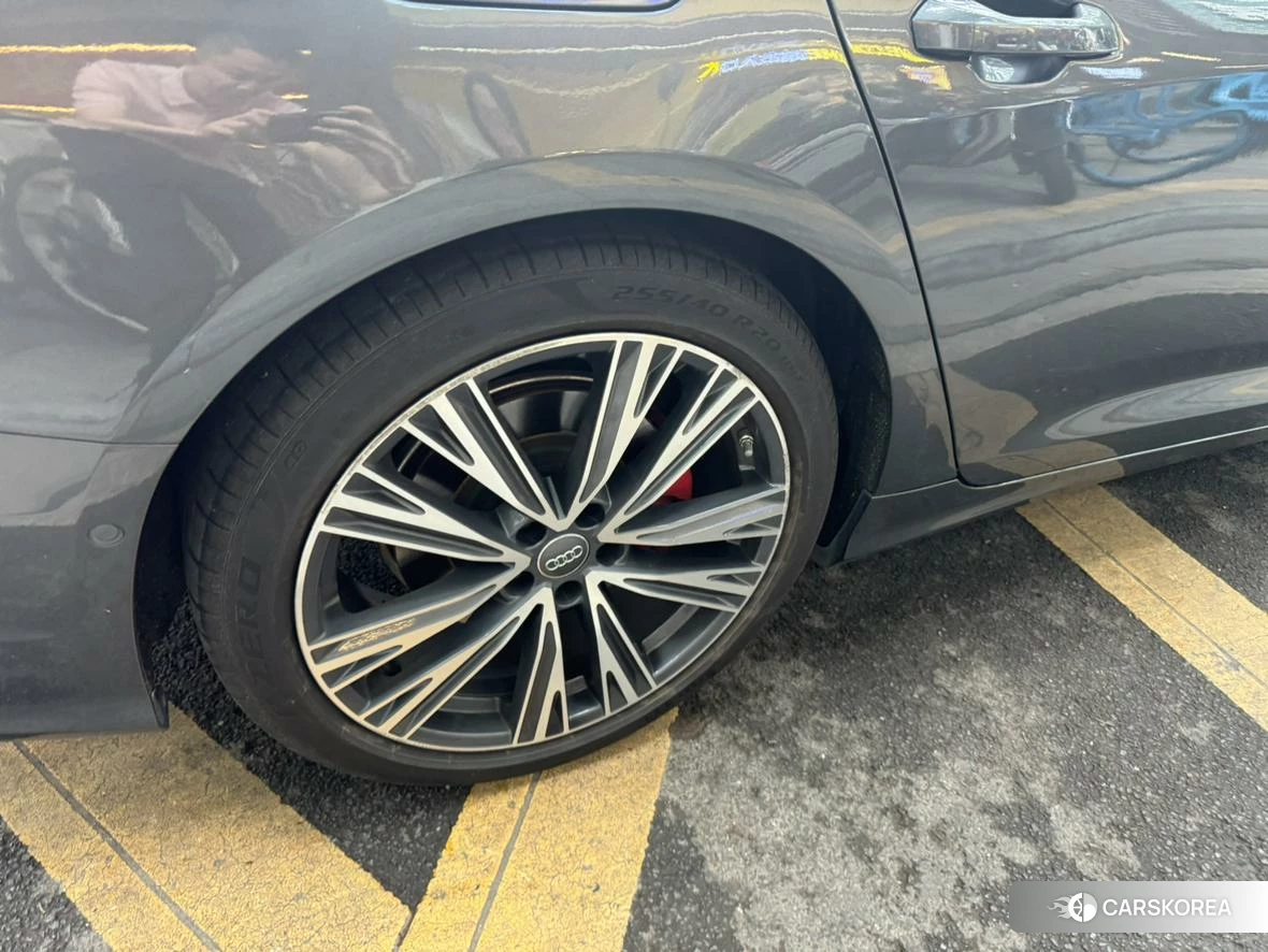 Audi A6L id 4452801 из Китая 10