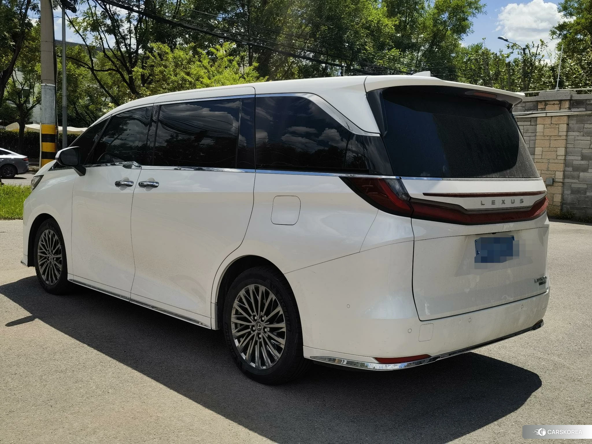 Lexus LM id 4452586 из Китая 10