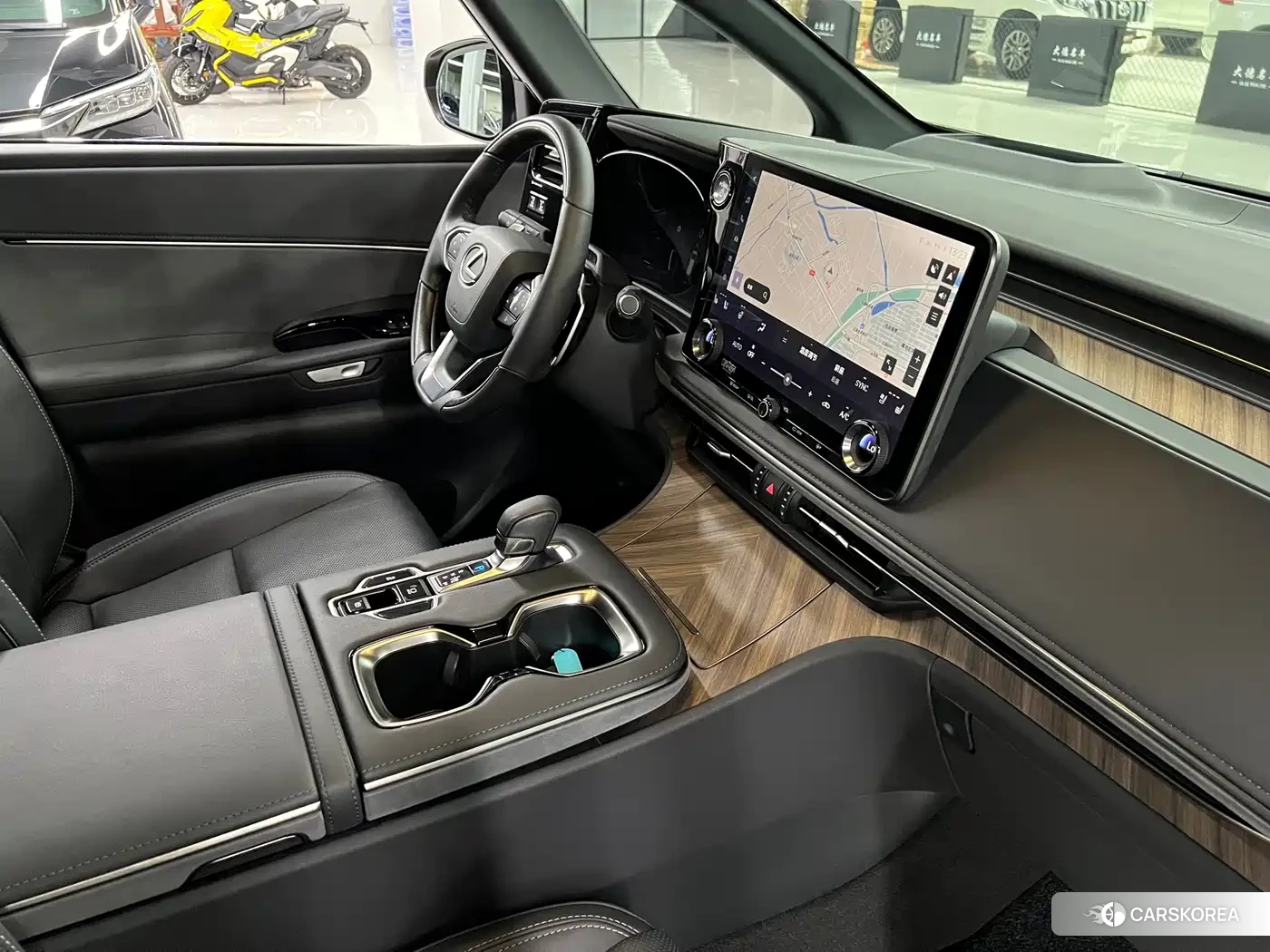 Lexus LM id 4664486 из Китая 10