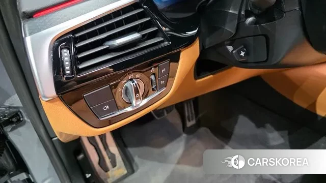 BMW 5 Series (G30) id 3670481 из Кореи 10