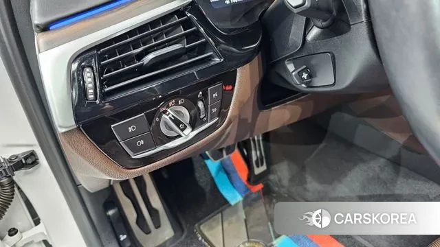 BMW 5 Series (G30) id 3493949 из Кореи 10