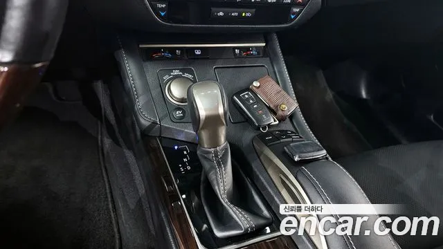 Lexus New ES300h id 2602058 из Кореи 10