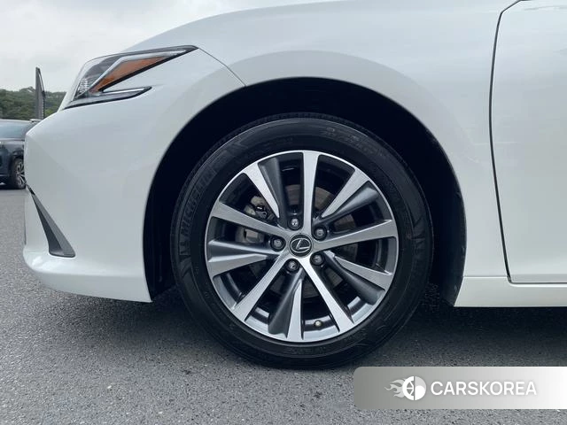 Lexus ES id 4261448 из Китая 10