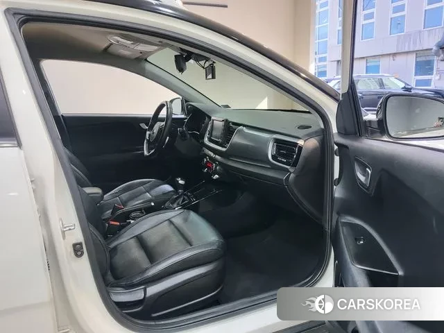 Kia Stonic id 3669230 из Кореи 10