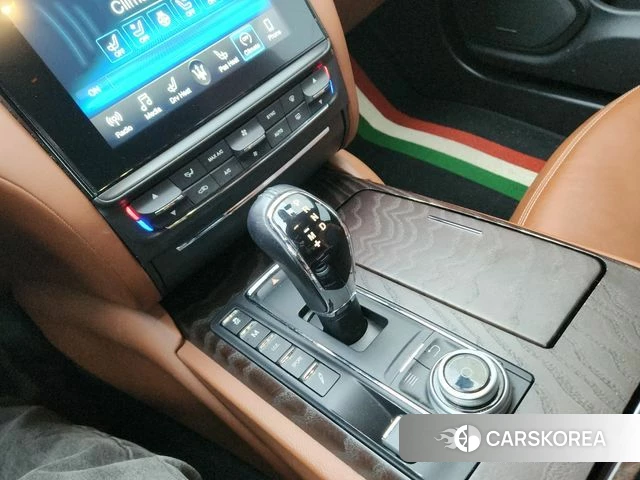 Maserati Quattroporte id 4255227 из Кореи 10