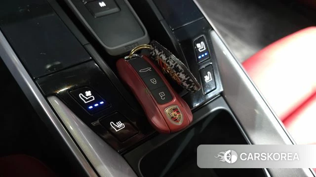 Porsche 911(992) id 4317619 из Кореи 10