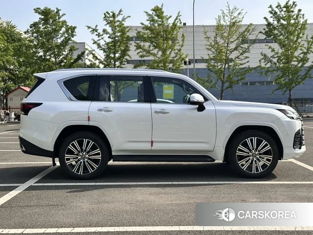 Lexus LX id 4367064 из Китая 10